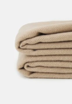 Pier One UnisexSciarpaBeige Uomo Foulard E Sciarpe PI954G00J-B12 6 Pier One UnisexSciarpaBeige Uomo Foulard E Sciarpe PI954G00J-B12 -Negozio online Pier One Italia c1c06e8d5d714d869379e5c6678b9dc0