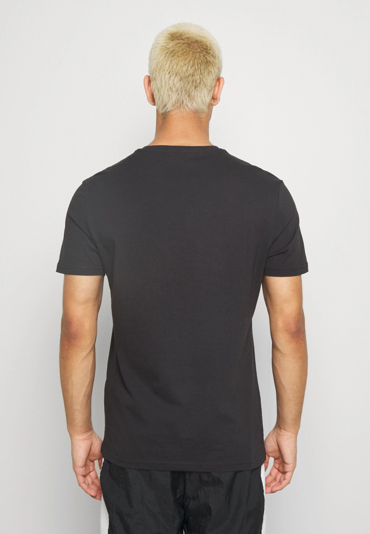 Pier One 7 Pack - T-Shirt Basic - Black 4 Pier One 7 Pack - T-Shirt Basic - Black - immagine 4