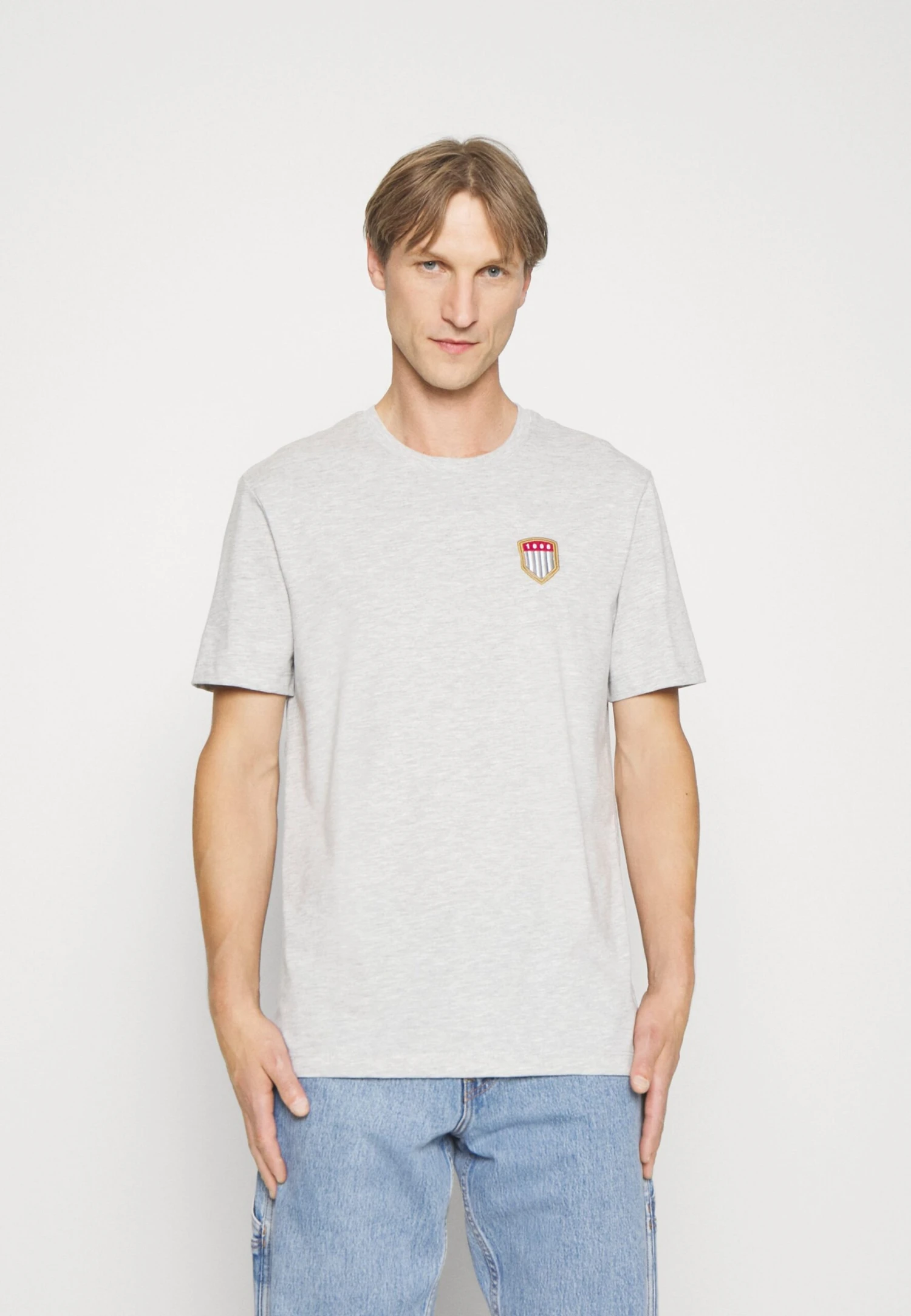 Pier One T-Shirt Con StampaLight Grey Uomo T-shirt E Polo PI922O0YS-C11 1 Pier One T-Shirt Con StampaLight Grey Uomo T-shirt E Polo PI922O0YS-C11