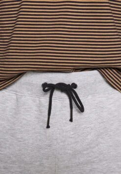 Pier One 2 Pack - Shorts -Light Grey /Black -Negozio online Pier One Italia c4d577d8c6314b53bc4b281d9e735af0