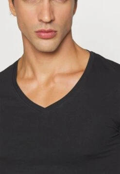 Pier One 2 PackMaglietta IntimaBlack Uomo Intimo PI982Q00F-Q11 -Negozio online Pier One Italia c73be1588f9a4876a16cf9fff5f7185d