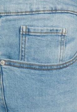 Pier One Jeans A Sigaretta Light Blue Denim Uomo Jeans PI922G04F-K11 -Negozio online Pier One Italia c750da3e4fdd4b8cbe0eb95d0ebfa734