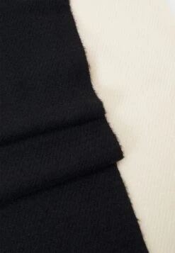 Pier One Set UnisexSciarpaBlack/Off-White Donna Sciarpe PI954G01O-Q11 5 Pier One Set UnisexSciarpaBlack/Off-White Donna Sciarpe PI954G01O-Q11 -Negozio online Pier One Italia c81a6b5f93124c42941c6b423805c664