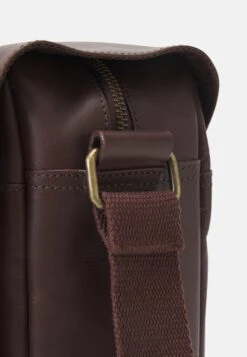 Pier One Leather Unisex - Borsa Porta Pc - Brown -Negozio online Pier One Italia c935e79934044db4a8a431f7bc297e74