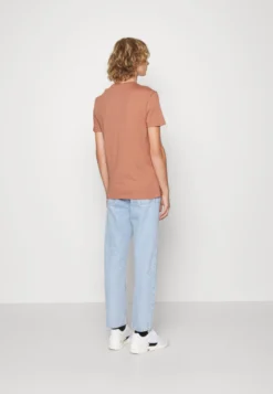 Pier One 5 PackT-Shirt BasicStone/Blue/Mottled Light GreyUomo T-shirt E Polo PI922O0GY-C12 -Negozio online Pier One Italia c9bae0fa22bc47bbb8680e205bc25866 scaled