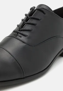 Pier One StringateBlack Uomo Scarpe Con I Lacci PI912M0E1-Q11 -Negozio online Pier One Italia ca9193d772124267948a8b02236148ee scaled