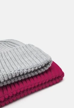 Pier One Unisex 2 Pack - Berretto - Red/Grey 5 Pier One Unisex 2 Pack - Berretto - Red/Grey -Negozio online Pier One Italia cb0fc487d13545b9b128df4364bdabab