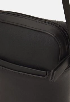Pier One Borsa A TracollaBlack Uomo Borse PI952H06J-Q11 -Negozio online Pier One Italia cc28368760b546c881d3aca283d7a281
