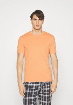 Pier One Unisex 5 PackT-Shirt BasicOff-White/Tan/Orange Uomo T-shirt E Polo PI921001I-A12 -Negozio online Pier One Italia cc96390b4109421eb139c49b19cbbe23