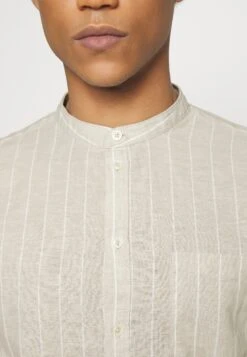 Pier One CamiciaBeige Uomo Camicie PI922DA24-B12 -Negozio online Pier One Italia cf026bf45d7c4ea6a5783dc4be495022