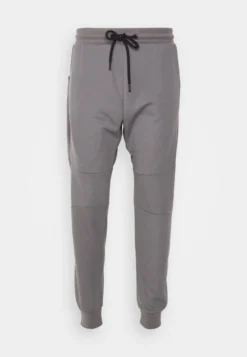 Pier One Pantaloni SportiviDark Grey Uomo Pantaloni PI922E03N-C16 10 Pier One Pantaloni SportiviDark Grey Uomo Pantaloni PI922E03N-C16 -Negozio online Pier One Italia cfc04e7ffe4c4cb790bd10ca84fbc6a2 scaled
