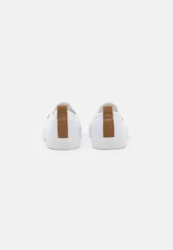 Pier One Unisex - Scarpe Senza Lacci - White 8 Pier One Unisex - Scarpe Senza Lacci - White -Negozio online Pier One Italia d0dcb07e7bd24443a1df824091ece39a