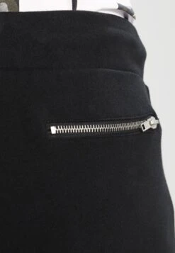 Pier One Biker JoggerPantaloni SportiviBlack Uomo Pantaloni Sportivi E Joggers PI922E03L-Q11 -Negozio online Pier One Italia d14f4d3e23264a23856a525cf94a989d