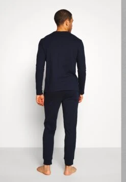 Pier One PigiamaDark Blue Uomo Per La Notte PI982M033-K11 -Negozio online Pier One Italia d2155d22916948b49818622d9319b04d