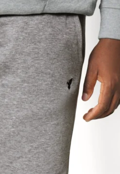 Pier One Pantaloni SportiviGrey Uomo Pantaloni Sportivi E Joggers PI922E051-C11 9 Pier One Pantaloni SportiviGrey Uomo Pantaloni Sportivi E Joggers PI922E051-C11 -Negozio online Pier One Italia d9258362d75a43408459902f56a83f51 scaled