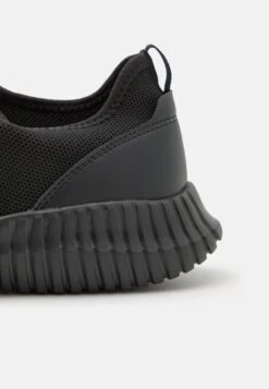 Pier One Sneakers BasseBlack Uomo Sneaker PI915O025-Q11 11 Pier One Sneakers BasseBlack Uomo Sneaker PI915O025-Q11 -Negozio online Pier One Italia da21a0204b9943a1b0a5be03e6d2430f