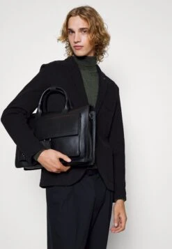 Pier One GiaccaBlack Uomo Completi E Cravatte PI922T049-Q11 -Negozio online Pier One Italia dc24487541564cbeb4640eb4c5ce622c