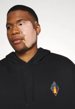 Pier One Felpa Con CappuccioBlack Uomo Maglieria E Felpe PI922S0AX-Q11 -Negozio online Pier One Italia dd330c46d5334f3a82e9420353d81ba5