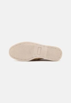 Pier One Leather UnisexScarpe Da BarcaBeige Uomo Scarpe Con I Lacci PI915M00D-B11 -Negozio online Pier One Italia df77dd037ba746e7a11c216a0cf8dae9