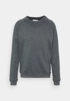 Pier One 2 PackFelpaBlack/Mottled Dark Grey Uomo Maglieria E Felpe PI922S055-Q12 -Negozio online Pier One Italia e14f4befdb7a4644973a0d7ddc620059 scaled