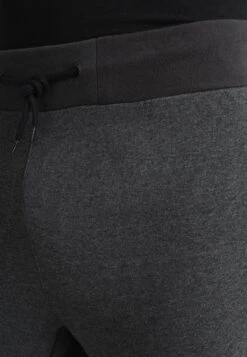 Pier One Pantaloni SportiviDark Grey Uomo Pantaloni PI922E020-C11 -Negozio online Pier One Italia e1e35522afbd424296d37d965a7827c3