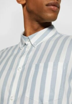 Pier One Camicia Light Blue/White Uomo Camicie PI922D0BB-K11 -Negozio online Pier One Italia e24b508b69f54dd9827c91eaed7bd75a