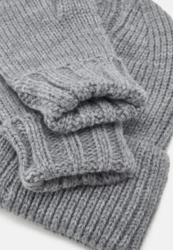 Pier One SetBerrettoGrey Uomo Cappellie Berretti PI952O017-C11 -Negozio online Pier One Italia e50e53f6a53e4867a382c1ae80f58312