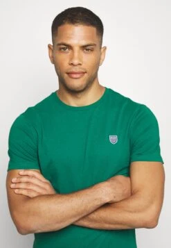Pier One T-Shirt BasicDark Green Uomo T-shirt E Polo PI922O0Q8-M11 9 Pier One T-Shirt BasicDark Green Uomo T-shirt E Polo PI922O0Q8-M11 -Negozio online Pier One Italia e6610dc69d754cfbad4f364d0678bb5f