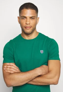 Pier One T-Shirt BasicDark Green Uomo T-shirt E Polo PI922O0Q8-M11 -Negozio online Pier One Italia e6610dc69d754cfbad4f364d0678bb5f scaled