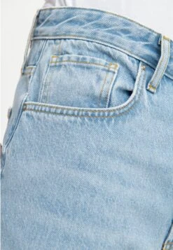 Pier One Jeans BaggyLight Blue Denim Uomo Jeans PI922G04P-K11 -Negozio online Pier One Italia ee520cf09c674455bf8bbd0f4ce3fc62
