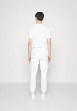 Pier One Cuffed Skinny Trouser Pantaloni CargoWhite Uomo Pantaloni YO122E01H-A11 7 Pier One Cuffed Skinny Trouser Pantaloni CargoWhite Uomo Pantaloni YO122E01H-A11 -Negozio online Pier One Italia eee665d232a84aa99ab70737a0f63199