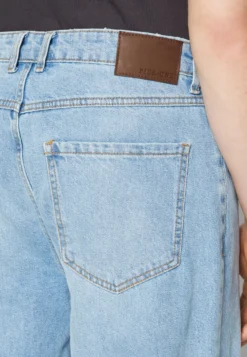 Pier One Distress On KneesJeans BaggyLight Blue Denim Uomo Jeans PI922G04N-K11 -Negozio online Pier One Italia ef0878bf5af4400aa54a42825fa794da scaled