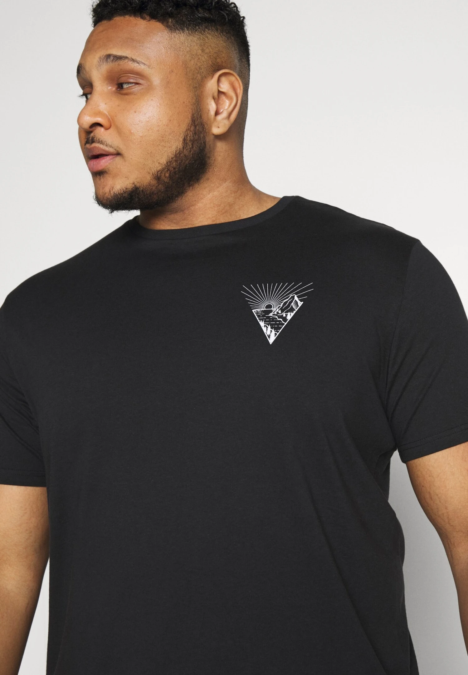 Pier One T-Shirt Con StampaBlack Uomo T-shirt E Polo PI922O0KE-Q11 5 Pier One T-Shirt Con StampaBlack Uomo T-shirt E Polo PI922O0KE-Q11 - immagine 5