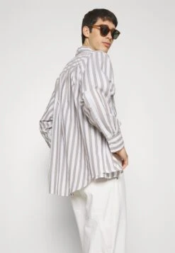 Pier One Carpenter Colored Twill Jeans A SigarettaOff-White Uomo Jeans PI922G04S-A11 12 Pier One Carpenter Colored Twill Jeans A SigarettaOff-White Uomo Jeans PI922G04S-A11 -Negozio online Pier One Italia f0d77a0b472943a38700461ba111bcb9