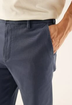 Pier One ChinoDark Blue Uomo Pantaloni PI922E05G-K11 -Negozio online Pier One Italia f2fbb1514c4f424c8bbff168b727fb99