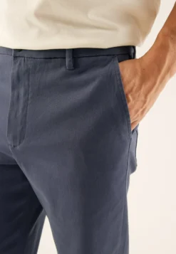 Pier One ChinoDark Blue Uomo Pantaloni PI922E05G-K11 9 Pier One ChinoDark Blue Uomo Pantaloni PI922E05G-K11 -Negozio online Pier One Italia f2fbb1514c4f424c8bbff168b727fb99 scaled