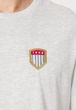 Pier One T-Shirt Con StampaLight Grey Uomo T-shirt E Polo PI922O0YS-C11 9 Pier One T-Shirt Con StampaLight Grey Uomo T-shirt E Polo PI922O0YS-C11 -Negozio online Pier One Italia f4331ccf979c432daff39645764777af