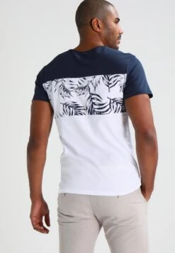 Pier One T-Shirt Con StampaNavy/White Uomo T-shirt E Polo PI922OA3B-K11 -Negozio online Pier One Italia f645118b33584ff79ddb5afeb3877c5c