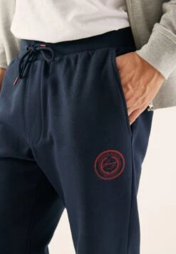 Pier One Pantaloni SportiviDark Blue Uomo Pantaloni PI922E05O-K11 -Negozio online Pier One Italia f7775df930754f39a21eb0dba65b2cbd
