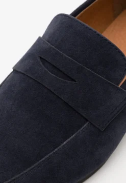 Pier One Mocassini ElegantiDark Blue Uomo Scarpe Eleganti PI912C09E-K11 -Negozio online Pier One Italia f9035fe5ef234c679800ecb1c5610f9e scaled