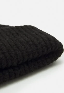 Pier One UnisexBerretto Black Uomo Cappellie Berretti PI954P00T-Q11 -Negozio online Pier One Italia fad45b80a2a94c53b2881f142b413622