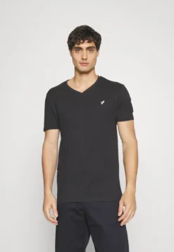 Pier One V Neck Bird Tonal 3 PackT-Shirt BasicWhite/Dark Green/Black Uomo T-shirt E Polo PI922O0XL-A11 10 Pier One V Neck Bird Tonal 3 PackT-Shirt BasicWhite/Dark Green/Black Uomo T-shirt E Polo PI922O0XL-A11 -Negozio online Pier One Italia fb2018becdee4b1c81f7d032674f18f4 scaled