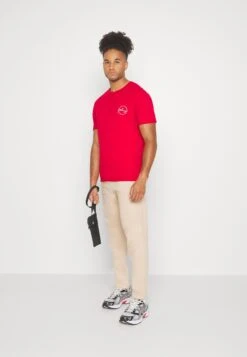 Pier One T-Shirt Con StampaRed Uomo T-shirt E Polo PI922O0WG-G11 -Negozio online Pier One Italia fcbce4f148b44ef49161ac9aed2729dc