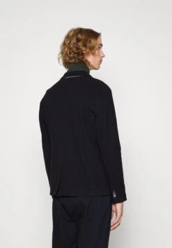 Pier One GiaccaBlack Uomo Completi E Cravatte PI922T049-Q11 -Negozio online Pier One Italia fd5dce7f951f4949bfcb38d19447a975