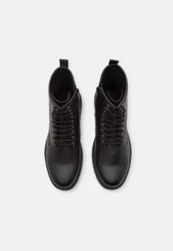 Pier One UnisexStivaletti StringatiBlack Uomo Stivaletti/Stivali PI915K009-Q11 9 Pier One UnisexStivaletti StringatiBlack Uomo Stivaletti/Stivali PI915K009-Q11 -Negozio online Pier One Italia fda85bb891d044a7b6554c8650c228fb