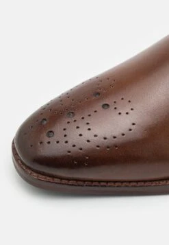 Pier One LeatherStringateBrown Uomo Scarpe Eleganti PI912M0E6-O11 -Negozio online Pier One Italia fde192d429854625a54231bcd43bcbf8